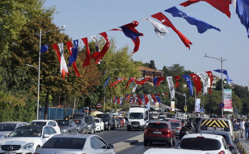 Şehir içi yoğun trafik ve korna sesleri